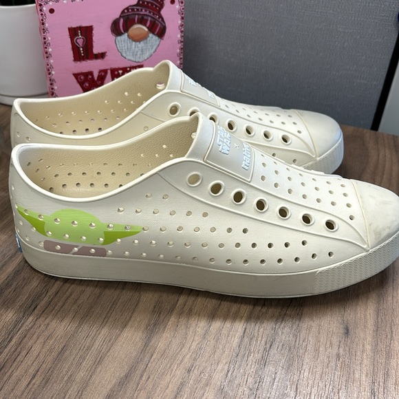 Native Star Wars Grogu Jefferson shoes size Men’s 8/Woman’s 10 - Picture 7 of 7